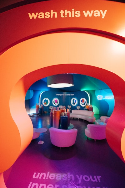 Guests could relax inside the brand’s Inner Shower Lounge, which featured product samples and the Inner Shower Portal, a multisensory, immersive experience that took guests through the different worlds of Method's most popular scents ('Daily Zen,' 'Pure Peace,' and 'Simply Nourish'). There was also a hair glam beauty station, where visitors could select from nine hairstyles based on Method scents.